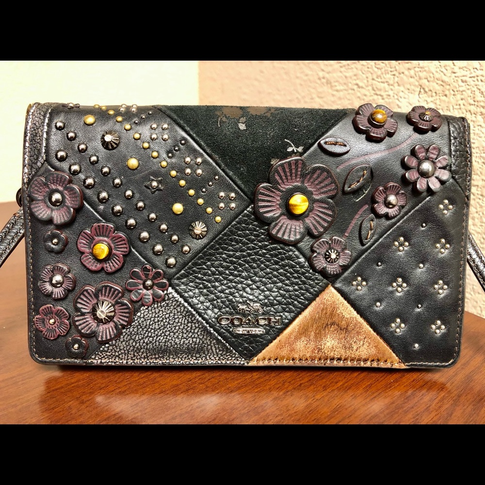 Coach Crsbdy Clutch w/ Tea Rose & Rivets Blk/Slvr